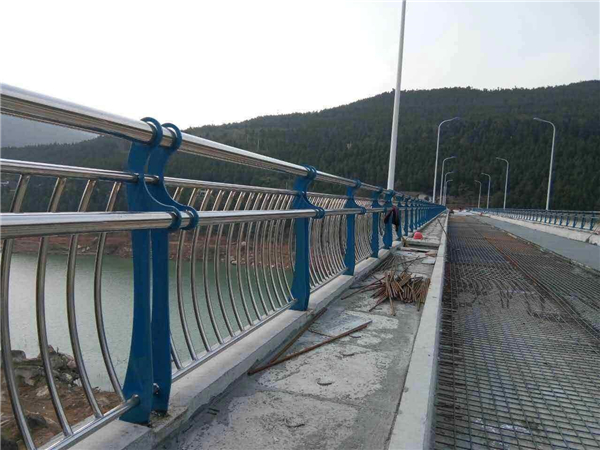 长治不锈钢桥梁护栏的特点及其在桥梁安全中的重要作用
